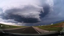 Une tornade filmée en caméra embarquée