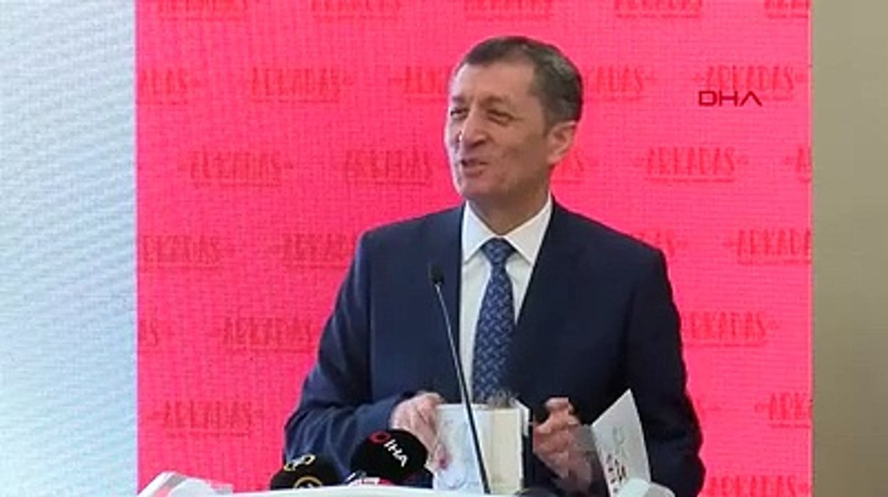 Milli Eğitim Bakanı Ziya Selçuk, İlkokul öğrencilerine yönelik tatil kitabı tanıtımı yaptı