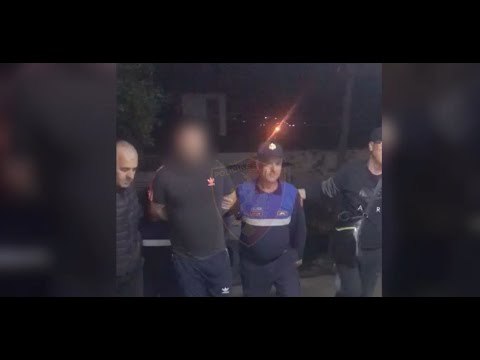 Report TV - Gjobë biznesmenit në Bulqizë dhe qëlluan me armë në ajër, arrestohet një nga autorët