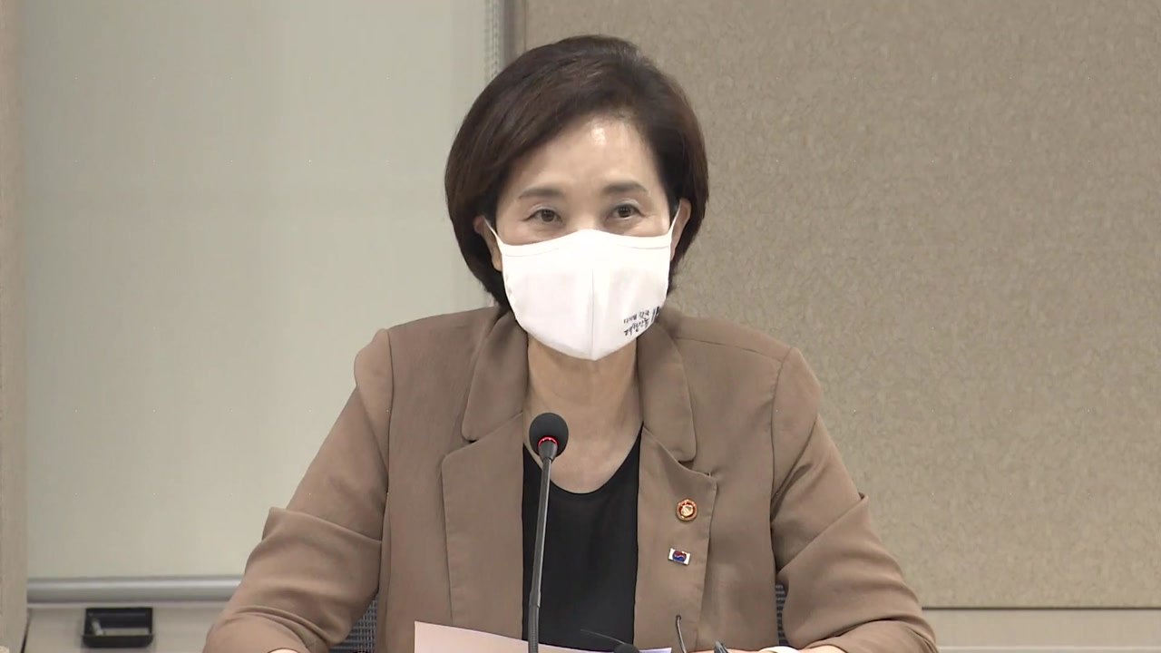 유은혜 "코로나19 지역사회 확산 지속...상황 예의주시" / YTN