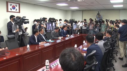 "야당 몫으로 법사위원장 하셨죠?"...'뼈 있는 인사' 주고받은 여야 / YTN
