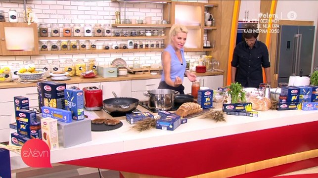 Ελένη Μενεγάκη: Δείτε τι φτιάχνει στην κουζίνα με τα παιδιά της