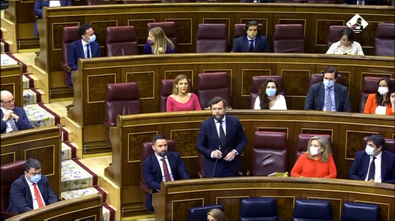 El vergonzoso aplauso del PSOE cuando Carmen Calvo admite que las instituciones del Estado "carecen de credibilidad"