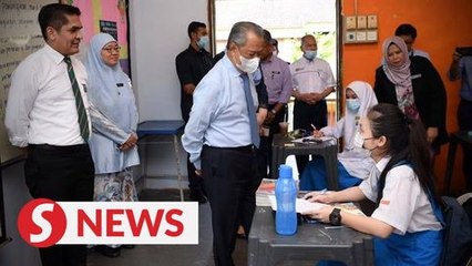 PM visits SMK Datok Lokman