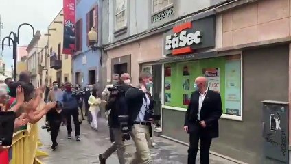 Felipe firma un balón del Betis en Canarias