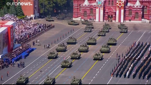 روسيا تحتفل ب عيد النصر بعرض عسكري ضخم وبوتين يشيد بدور الاتحاد السوفيتي