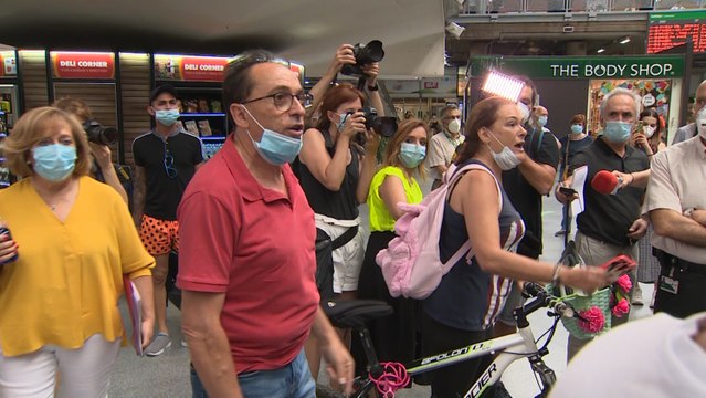 Comerciantes de Atocha increpan a Ábalos por el pago de sus locales