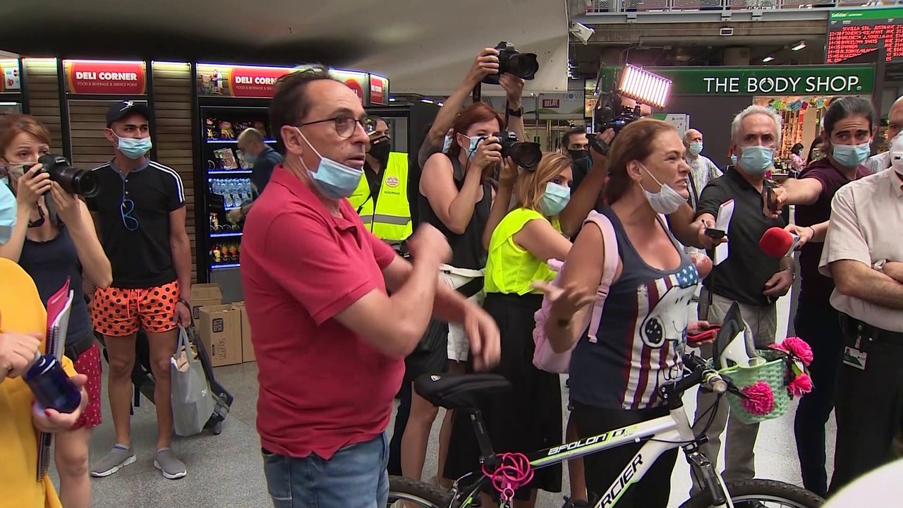 Comerciantes de Atocha increpan a Ábalos por el pago de sus locales