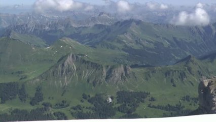 Un acróbata suizo supera tres records del mundo en su especialidad