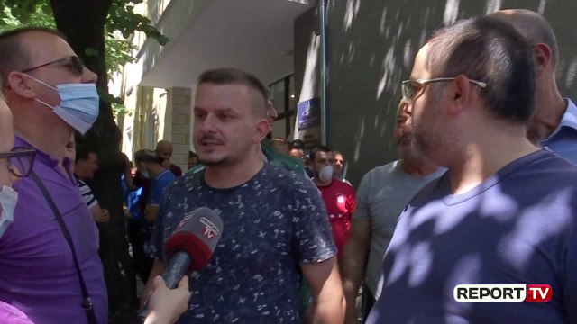 Report TV -Punonjësit e Transportit protestë te 'Ushtari i Panjohur', 15 të shoqëruar