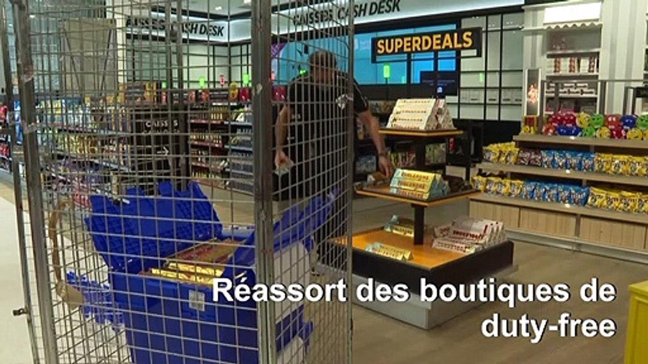 Pistes, bagages, duty-free: derniers préparatifs avant réouverture à Orly