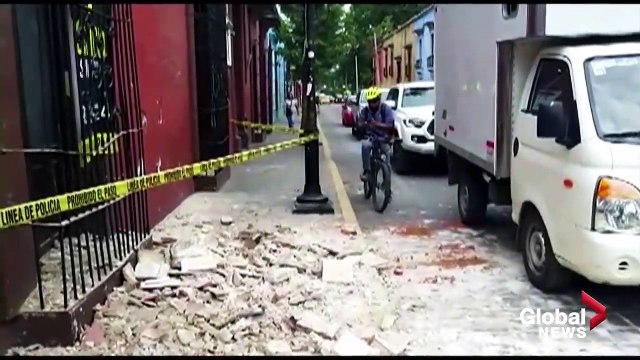 Powerful earthquake shakes southern Mexico sends thousands fleeing into streets