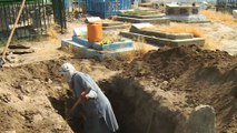 حفر القبور.. واحدة من أكثر المهن ربحا في أفغانستان