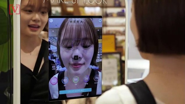 Augmented Reality Mirror Lets Shoppers Try On Makeup Safely in the Age of Covid