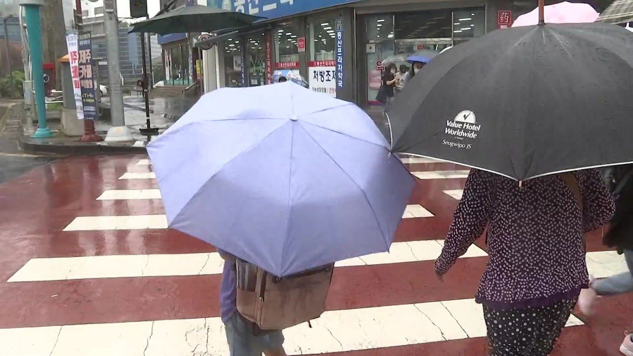 [날씨] 내륙 장맛비 소강...영남 내륙 낮 더위 / YTN