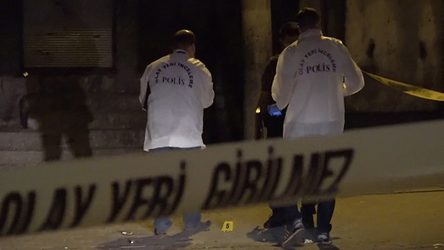 Diyarbakır'da polis ve sağlık ekipleri çatışmanın ortasında kaldı