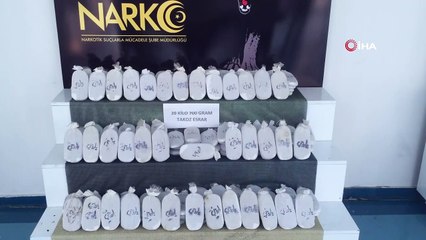 Aracın klima bölmesinden 39 kilo 700 gram esrar çıktı