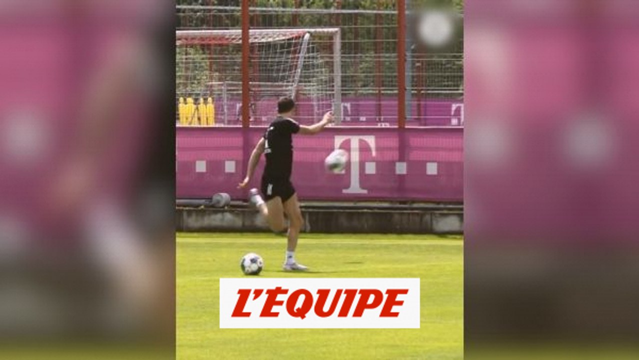 Le but plein de finesse de Robert Lewandowski - Foot - ALL - WTF