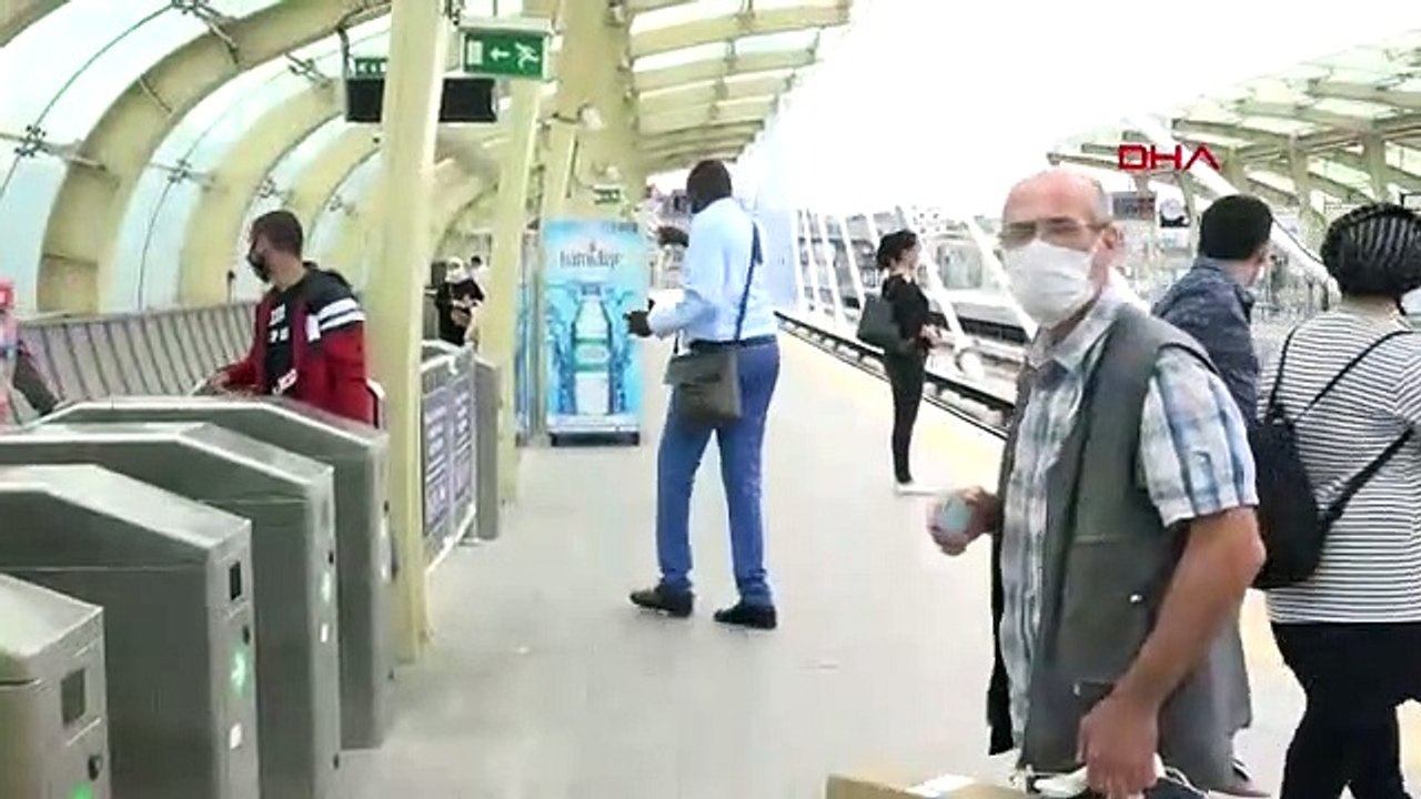 Metroya maskesiz binmek isteyen kadın ortalığı birbirine kattı