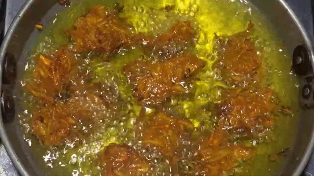 Easy To make Aloo Pakora at Home | Easy Snacks | Simple And Quick Potato Snacks | Aloo Pakora Recipe.