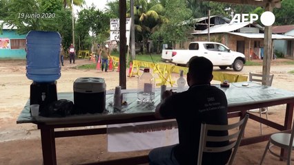Indígenas de la Amazonía combaten el coronavirus o huyen de sus aldeas