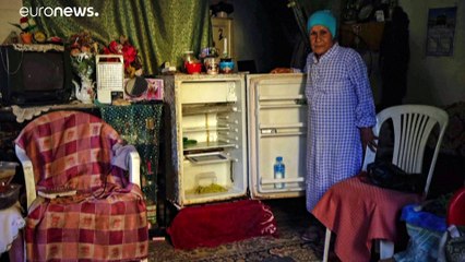 شاهد: الثلاجات فارغة .. انهيار لبنان الاقتصادي يسرق لقمة أهله