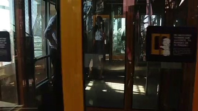 Torre Eiffel volta a receber visitantes após três meses