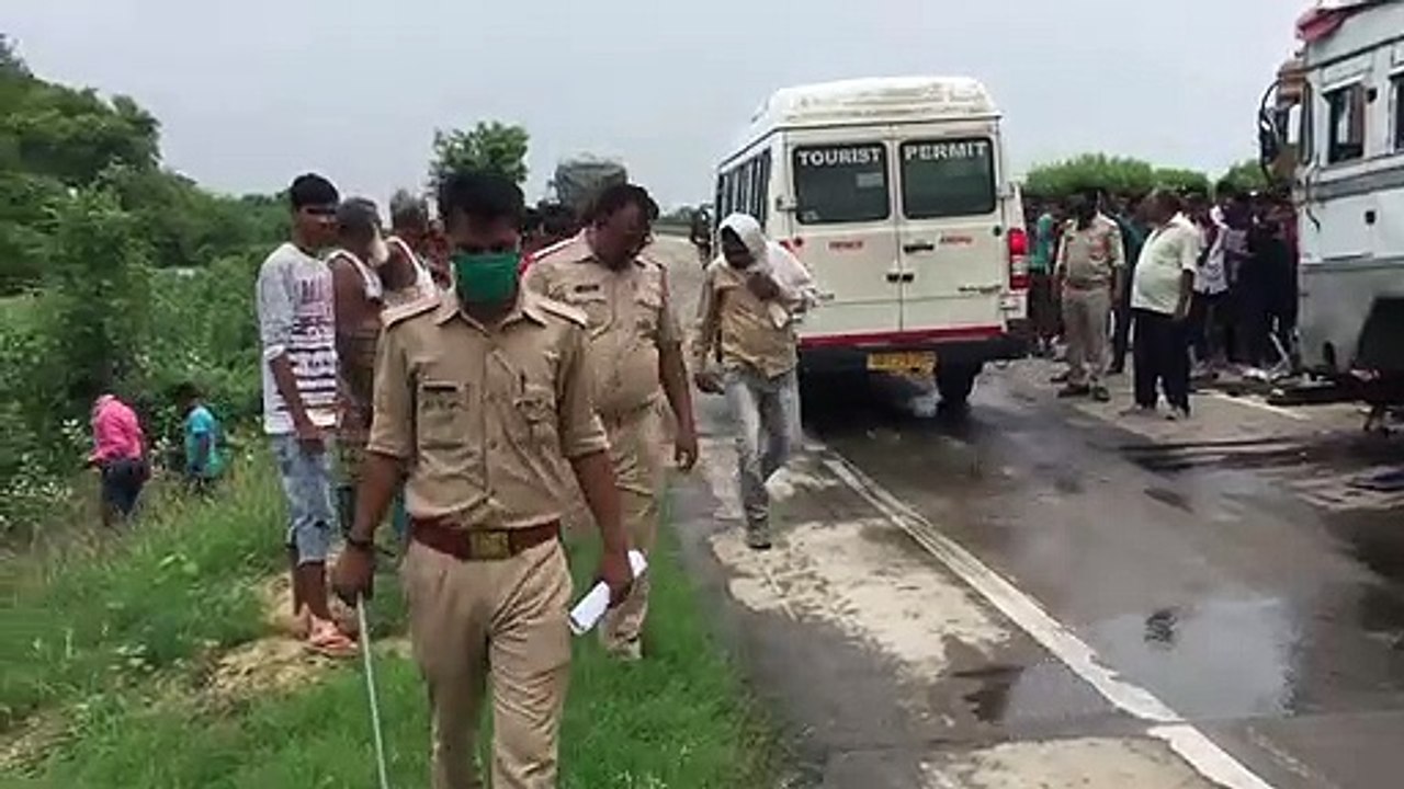 खड़ी ट्रक में पीछे से ट्रक ने मारी टक्कर, चालक...
