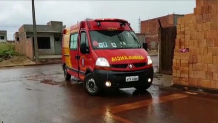 Dois homens sofrem lacerações em acidente com máquina no Loteamento Siena