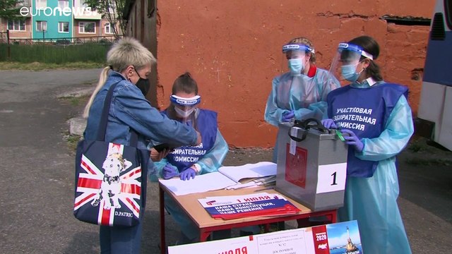 Голосование по поправкам к Конституции РФ началось