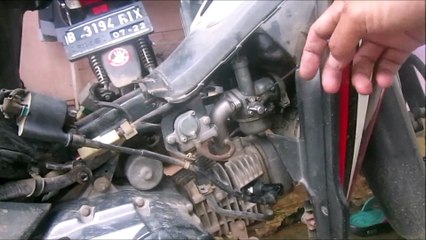 solusi perbaikan knalpot motor berasap hitam dan bau bensin