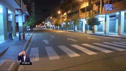 Delincuentes sorprendieron a un hombre en semáforo y robaron su carro en Guayaquil