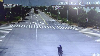 Chinese motorist intentionally runs over thief who stole his money