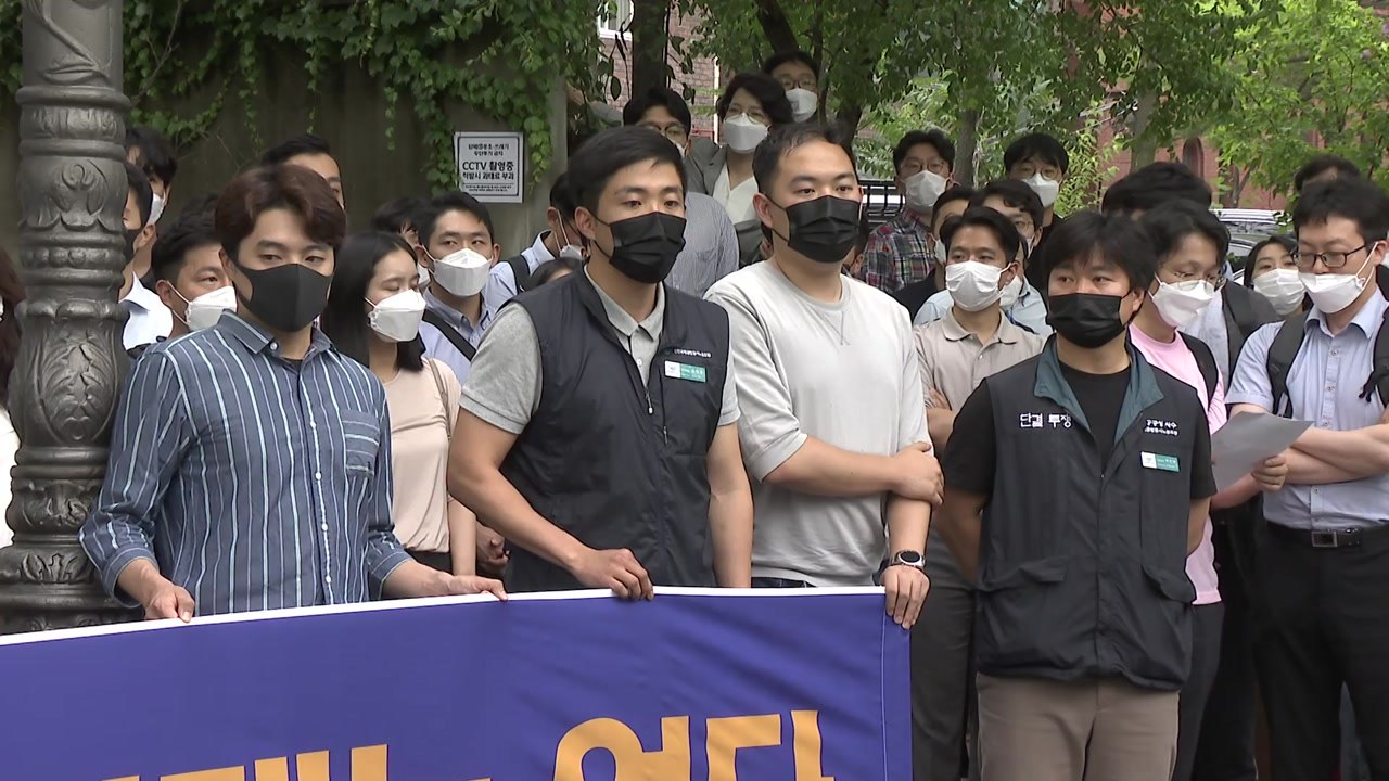 인천공항 정규직 노조 "보안요원 직고용은 불공정" / YTN