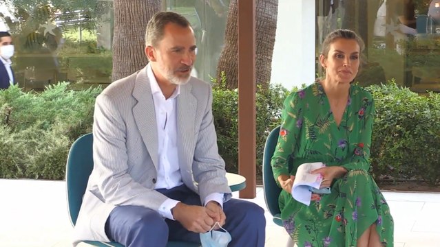 Los Reyes, con agentes sociales durante una visita a Mallorca