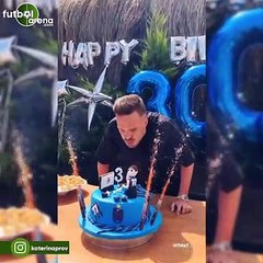 Filip Novak'a doğum günü kutlaması