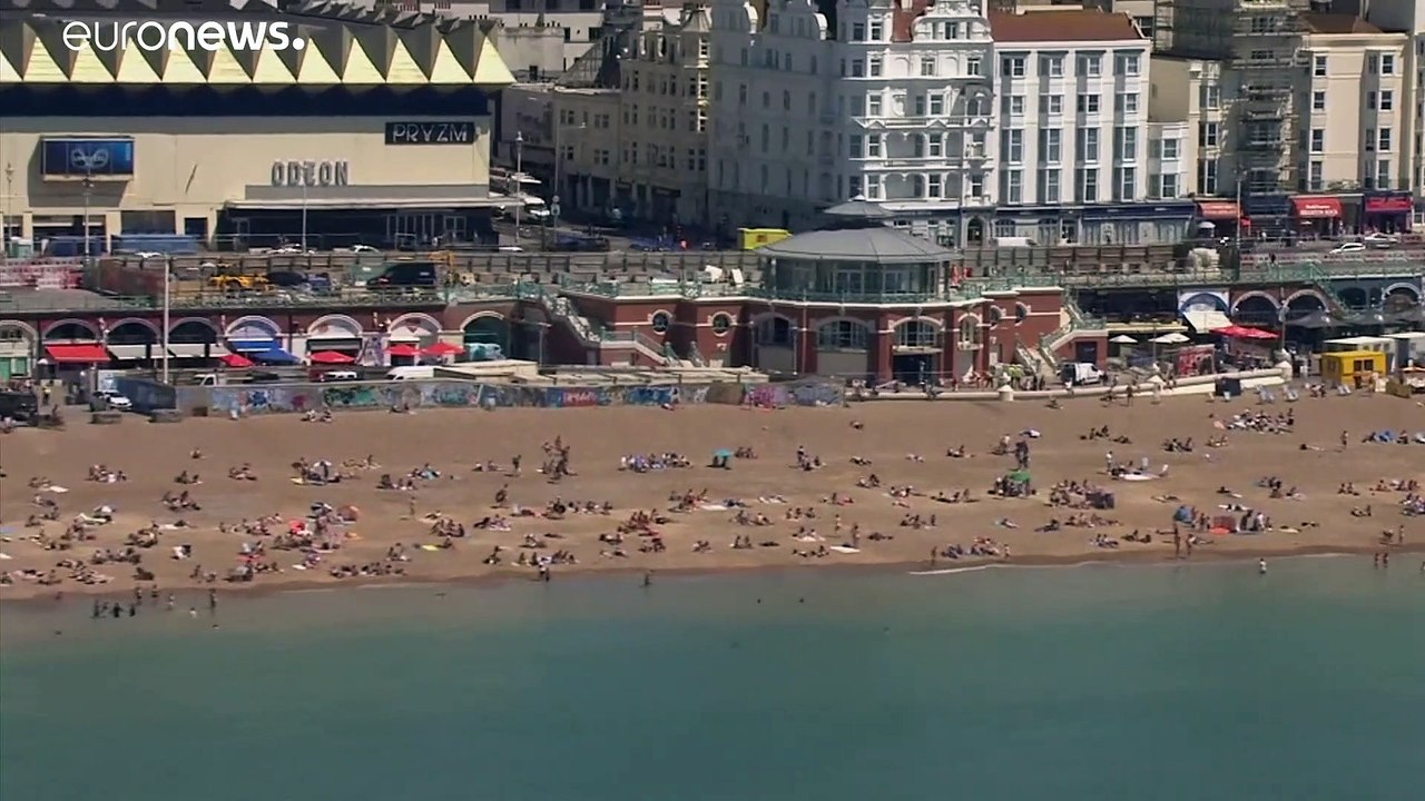 Sommerhitze in Europa: Chaos am Strand in Bournemouth