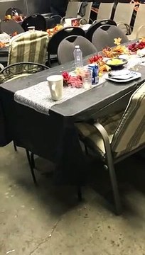 Il tente de sauter PAR DESSUS une chaise LOL