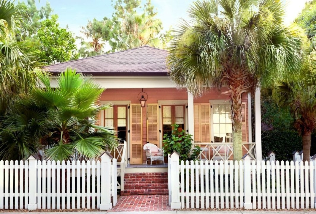 This 100-Year-Old Pink Cottage Is the Ultimate Beach Hideaway