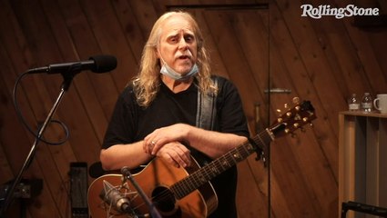 Warren Haynes Plays 'Soulshine' From Carriage House Studios | In My Room