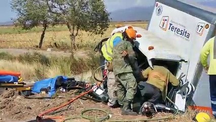 Muere empleado y otro resulta herido en accidente de carretera