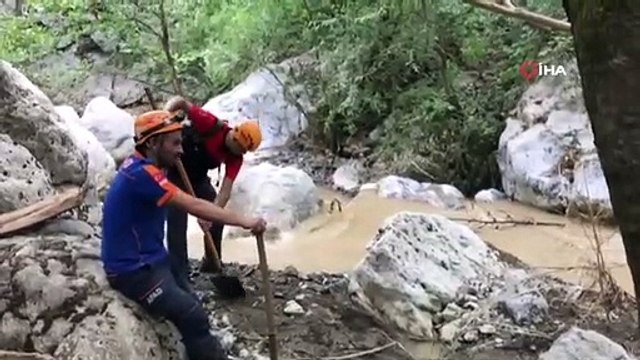 Kayıp Derya için Narlıdere boşaltılıyor