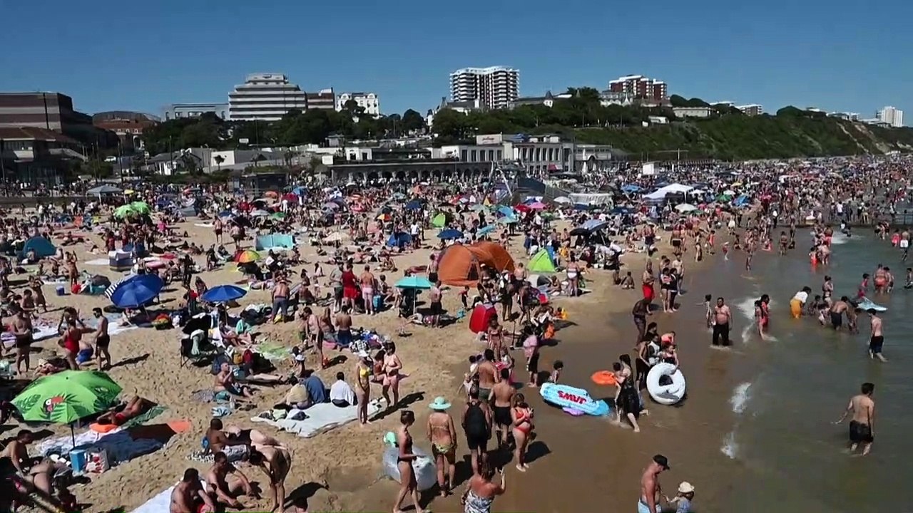 Trotz Corona: Strand in Südengland massiv überfüllt