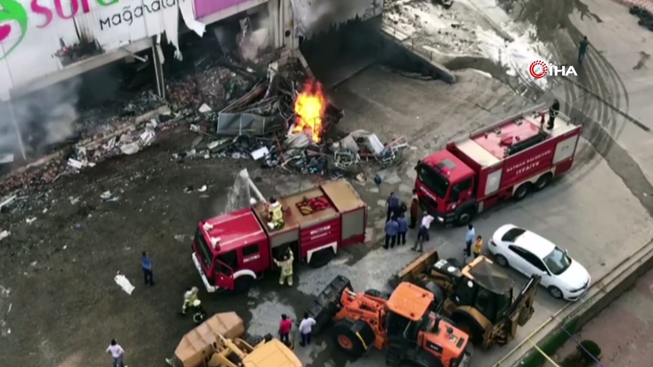 AVM alev alev yanıyor... Batman'daki AVM yangınına itfaiye ekipleri ve tomalar müdahale ediyor