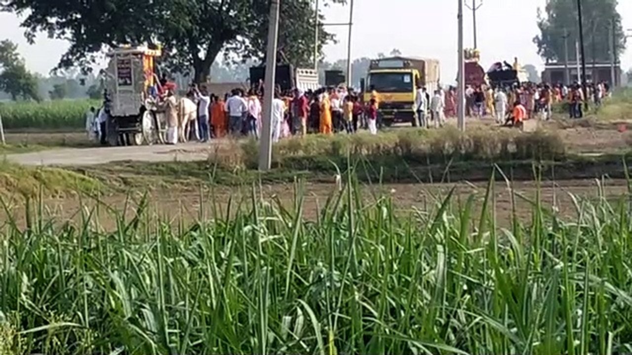 शामली- शादी की परमिशन के नाम पर सोशल डिस्टेंस की उड़ी धज्जियां