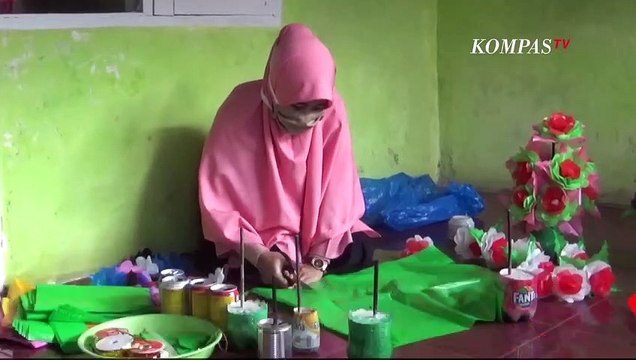 Guru Honorer Raup Jutaan Rupiah dari Barang Bekas