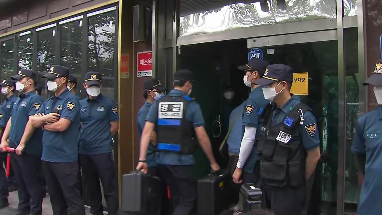 경찰, '대북전단 살포' 탈북민단체 2곳·박상학 대표 압수수색 / YTN