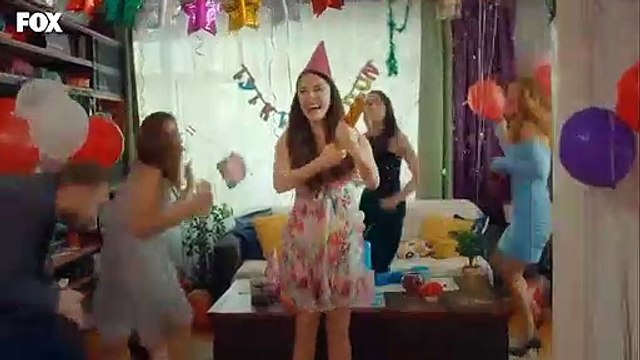 Can Yaman ve Özge Gürel'li yeni dizi Bay Yanlış , ekran serüvenine bu akşam başlıyor