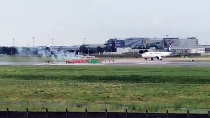 Action en cours de Extinction Rebellion sur les pistes de l'aéroport d'Orly