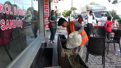 Esenyurt’ta selde zarar gören çiçeklerin yerine yenisi dikildi